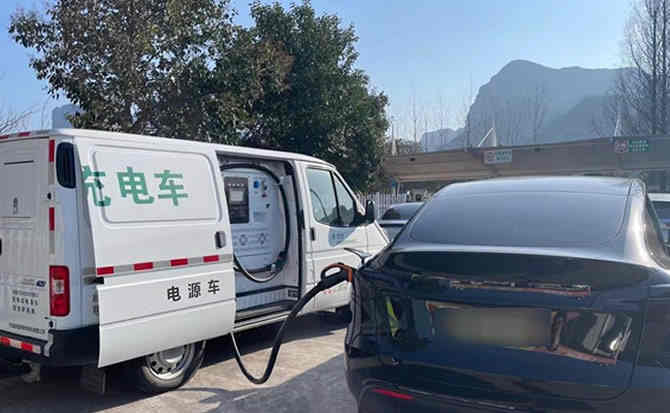 正阳汽车搭电